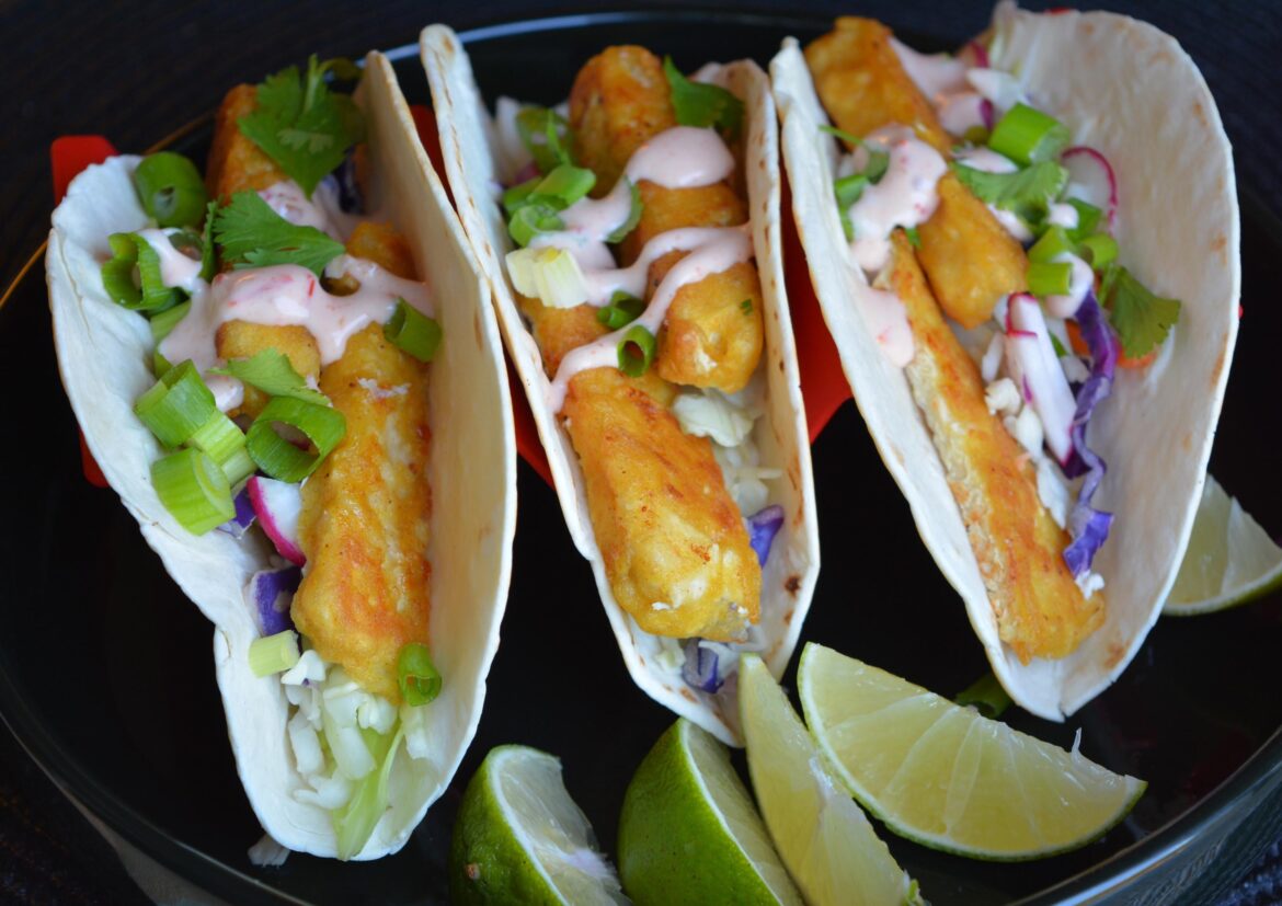 336 gardein fishless tacos with cabbage and creamy siracha sauce