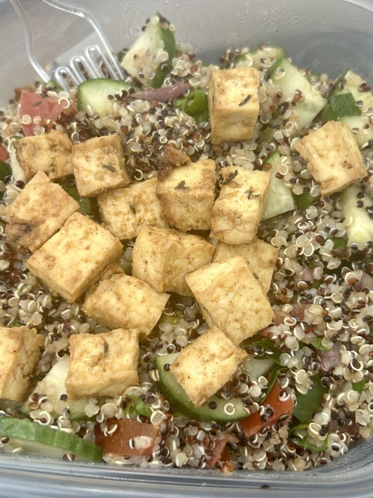 This week’s packed lunch: Greek quinoa salad with tofu (416 cals)
