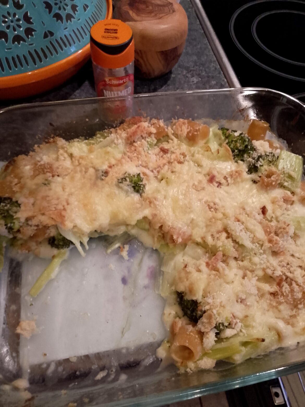 It's not pretty but it's mine - broccoli, leek and pasta in cheese sauce, topped with cheese and breadcrumbs.