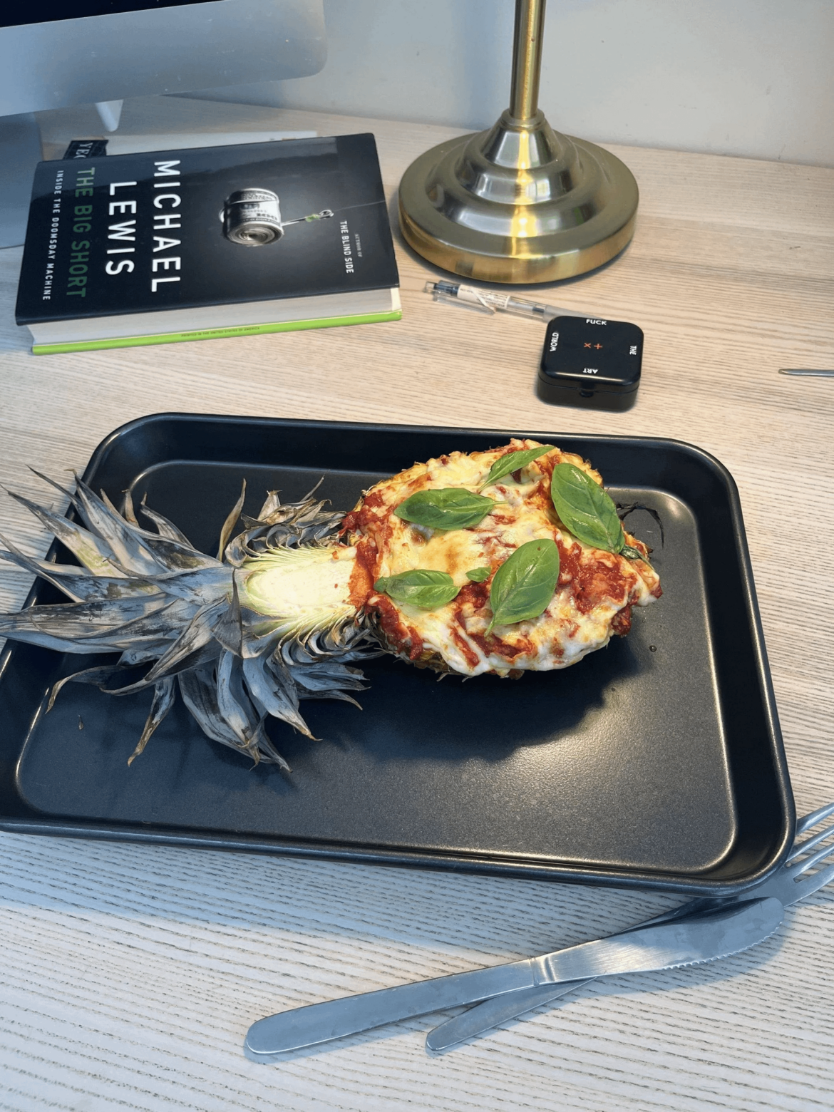 Reversed pizza ananas