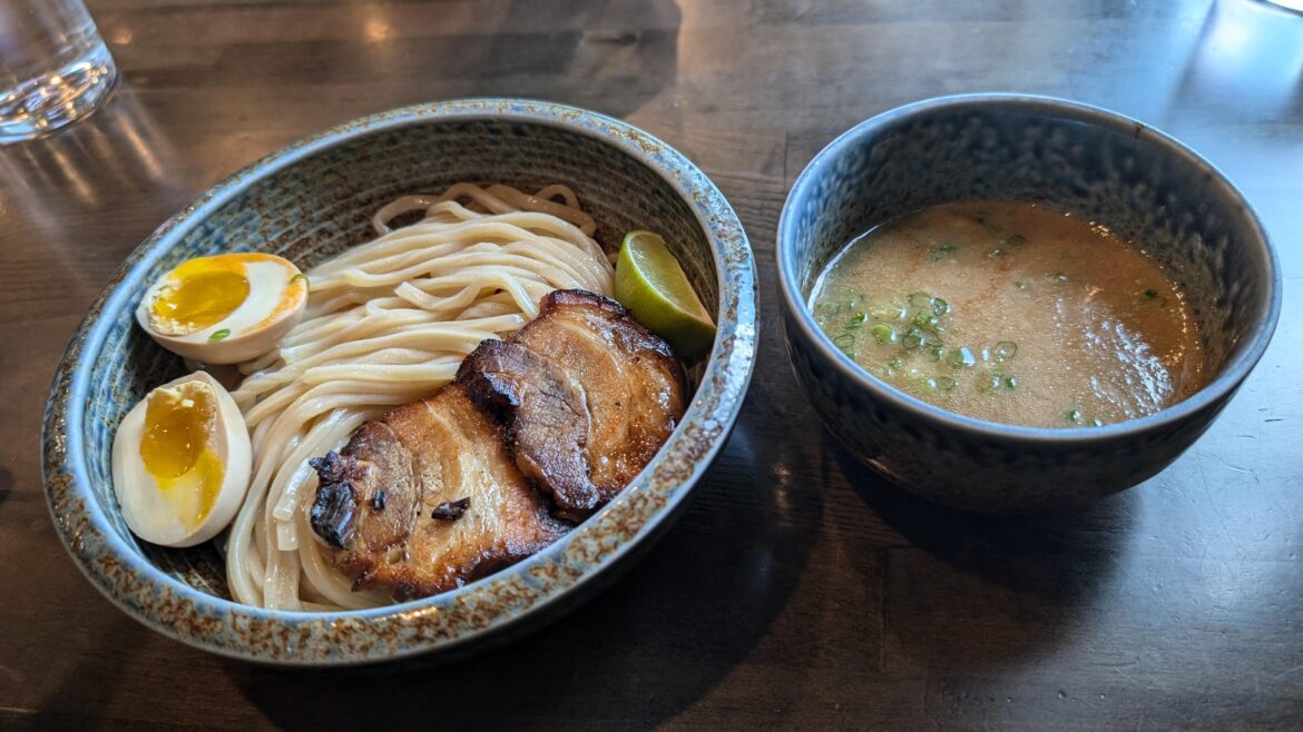 Dipping ramen