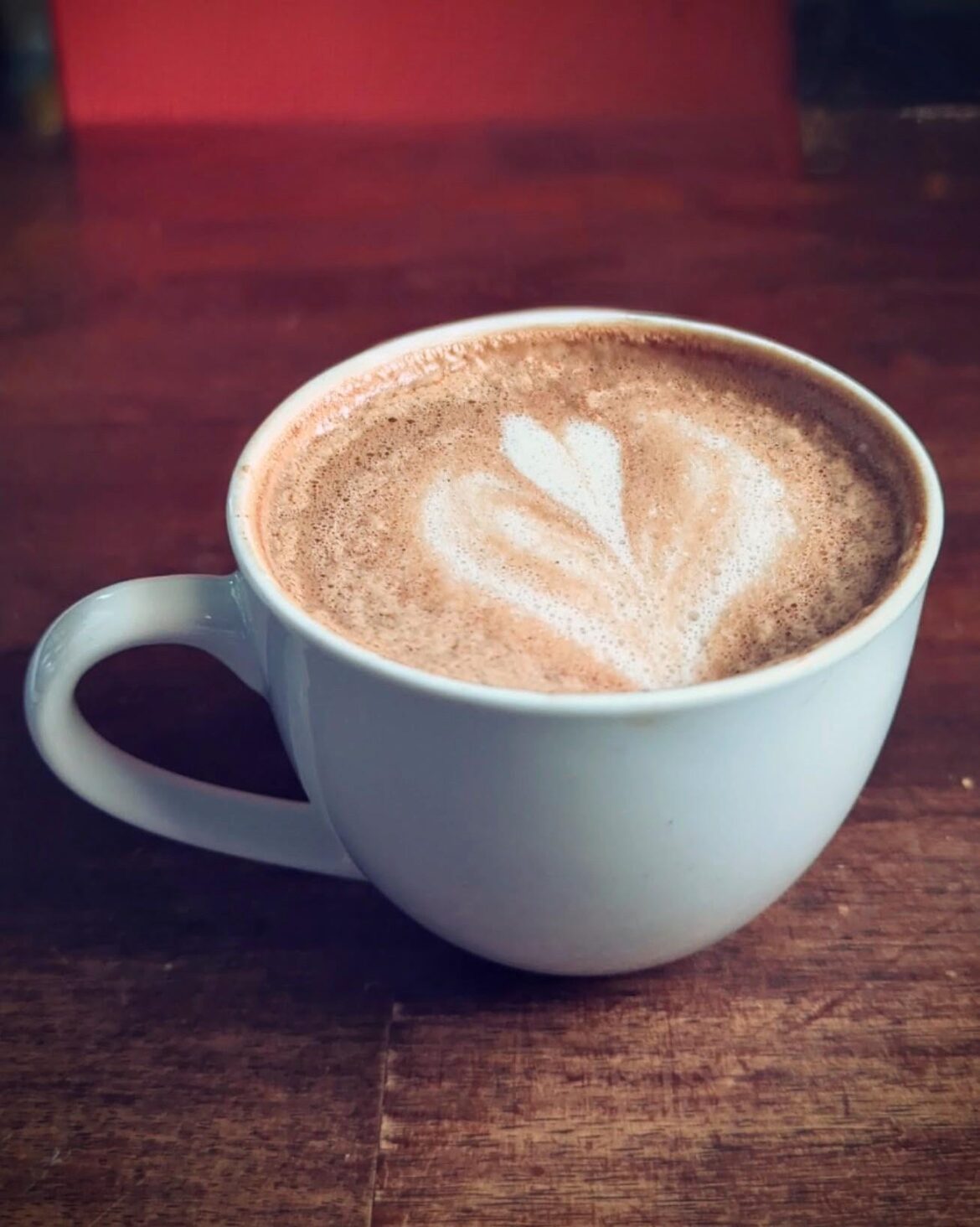Mediocre latte art but it makes for a great photo ☺️ (oat milk spicy mocha)