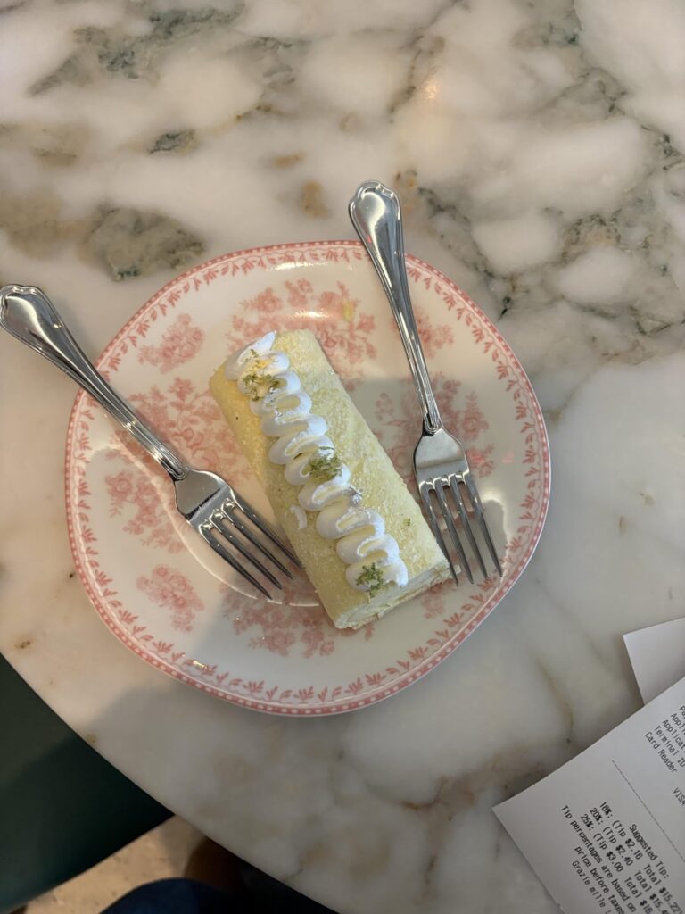Calories in this roll cake?