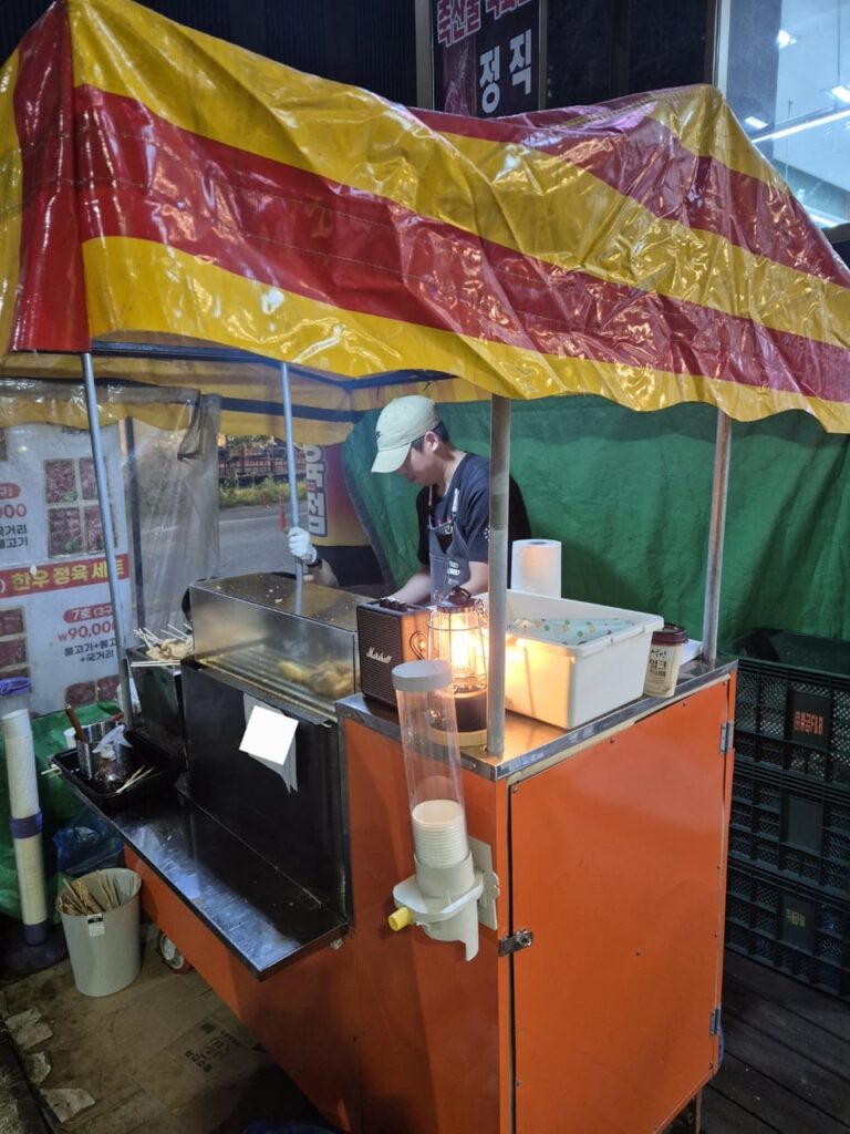 The season of bungeoppang has arrived.