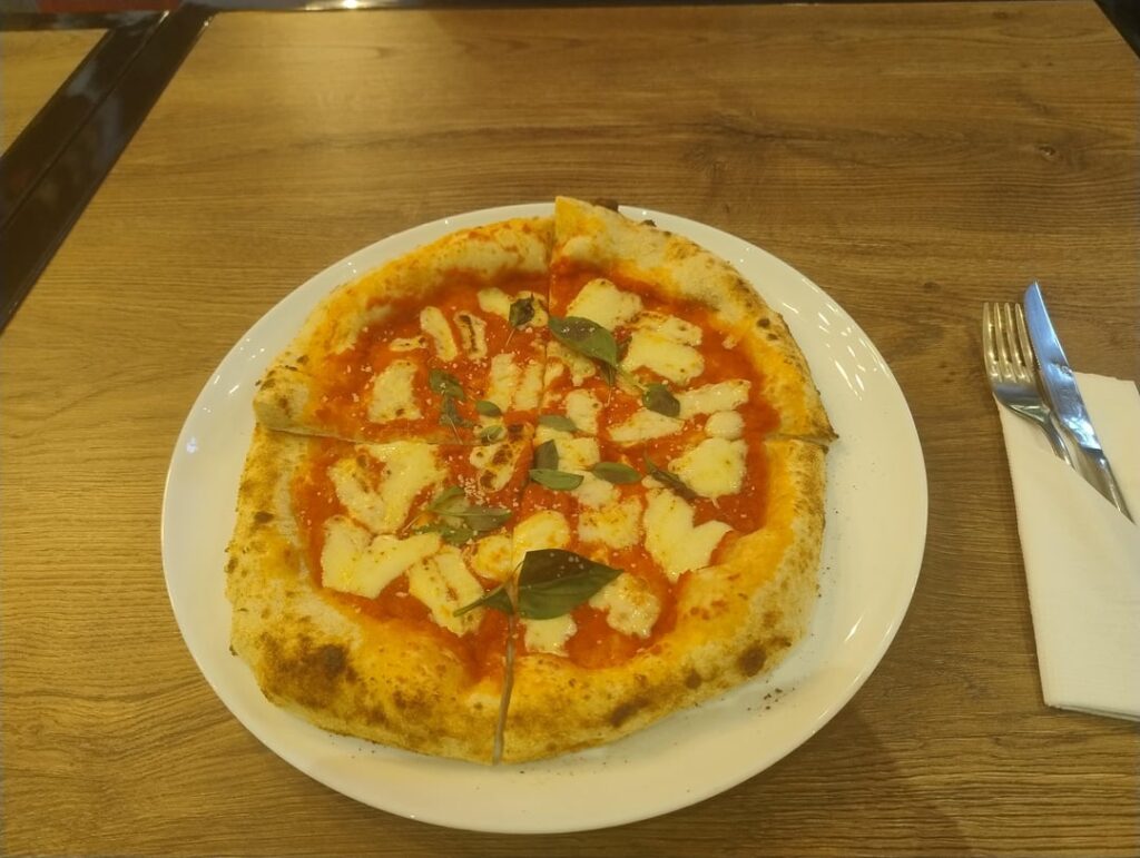How many calories in this 30 cm thin marguerita pizza without olive oil?