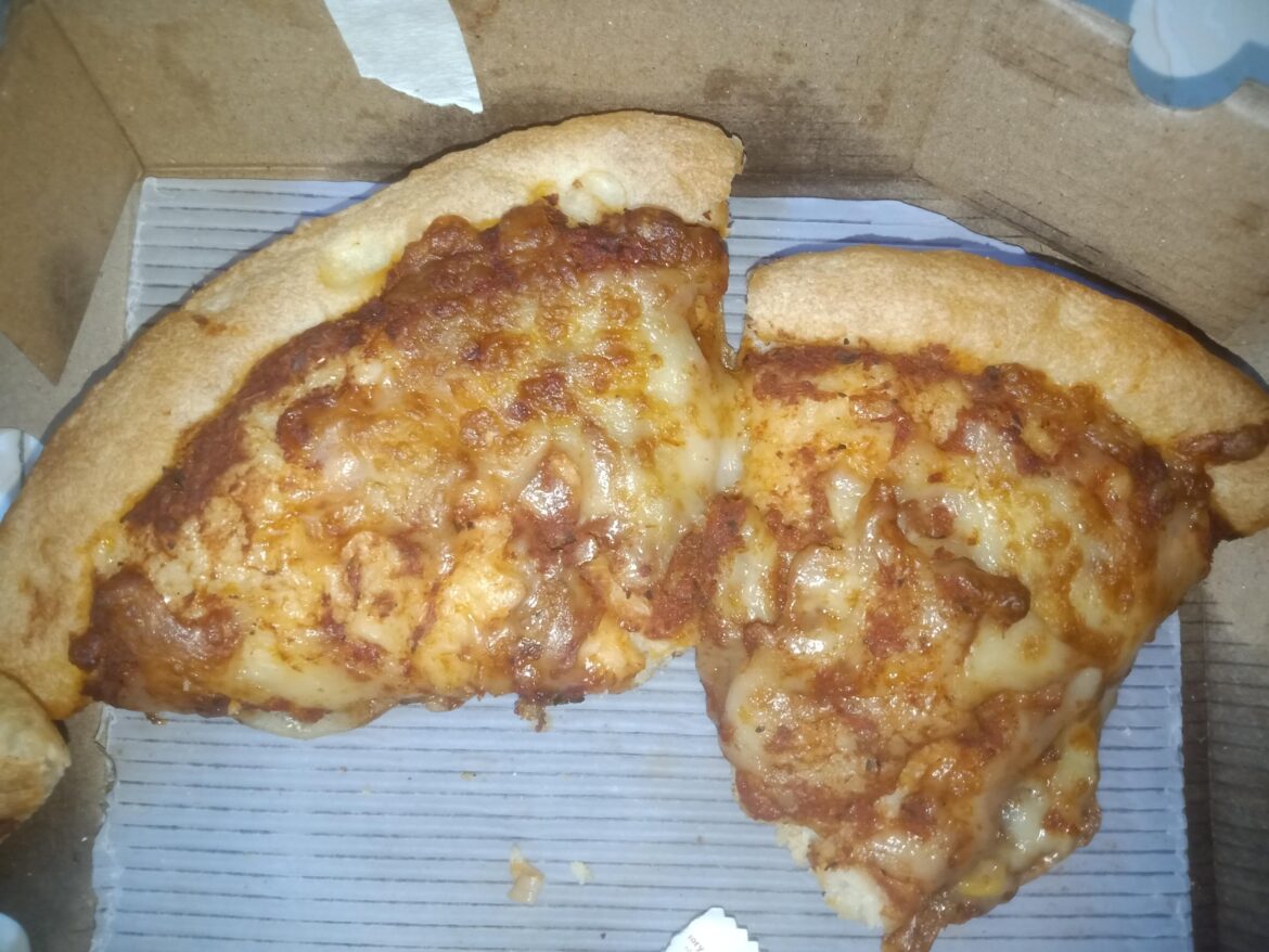 Am I the only person who hates Pizza Hut, or is it just the worst pizza chain? What’s your experience? also your favourite place? Am I the only person who hates Pizza Hut, or is it just the worst pizza chain? What's your experience? also your favourite place?