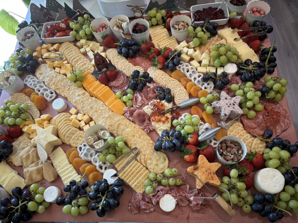 Board for baby shower 💕 made mostly with Trader Joe’s items.