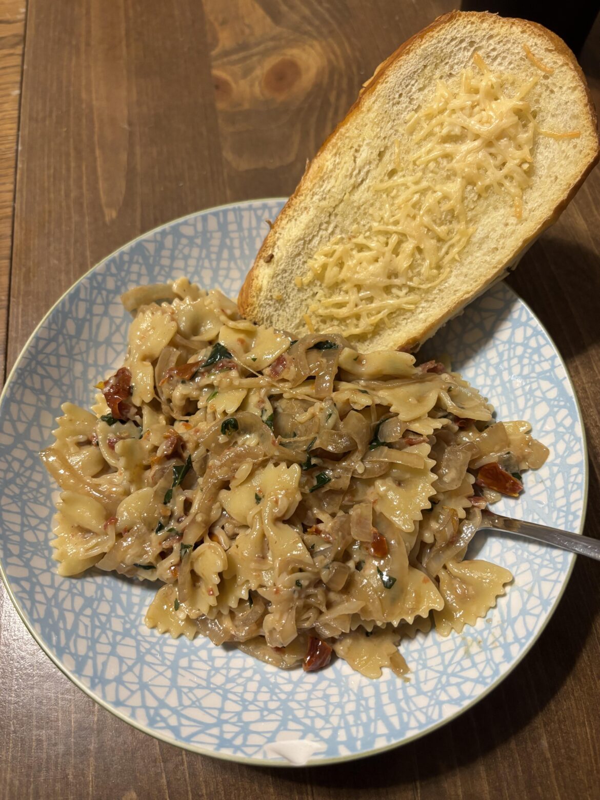 Boyfriend made me a caramelized onion pasta w/homemade garlic bread