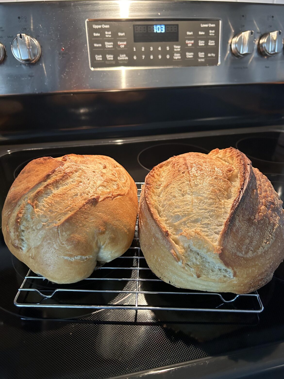 In case you come here wondering if using a banneton actually makes a difference…