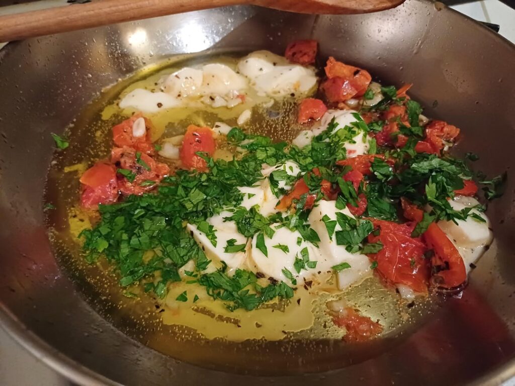 Garlic sundried tomato and mozzarella pasta.