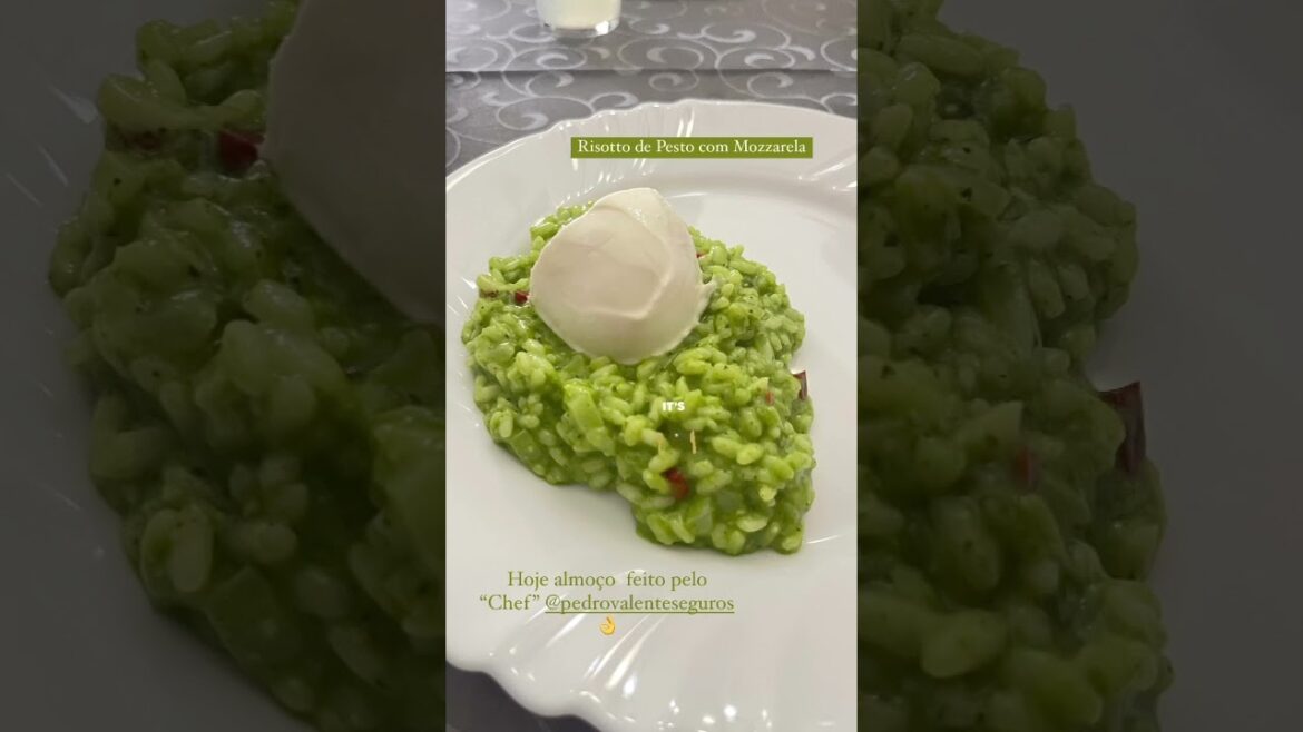 Almoço de hoje: risotto de pesto com mozzarela