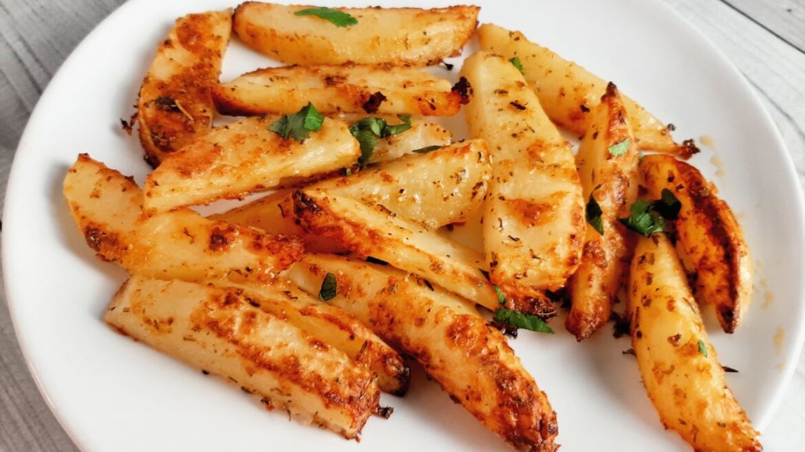 Oven-Baked Garlic Parmesan Potato Wedges Oven-Baked Garlic Parmesan Potato Wedges