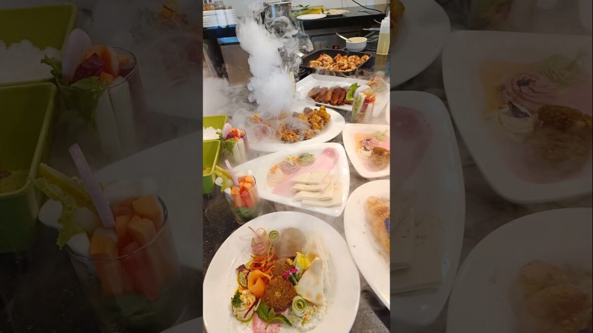 DELICIOUS FOOD PORN!! TAWA FISH,BUTTER GARLIC PRAWNS,PITA WITH HUMMUS #shorts #ytshorts