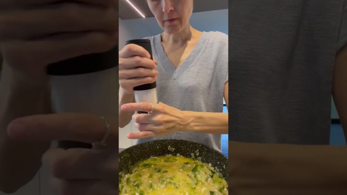 Spanakorizo (Greek spinach and rice) Spanakorizo (Greek spinach and rice)