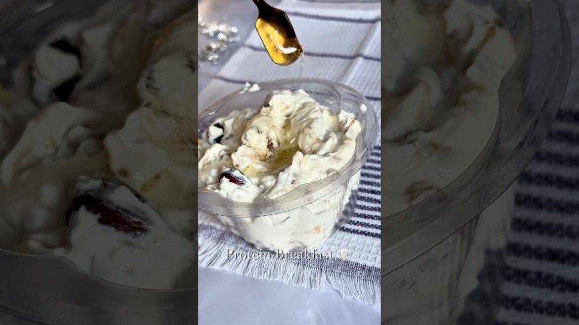 Healthy Breakfast in 2 Minutes: Greek Yogurt & Granola Recipe! #breakfast #diet #healthy