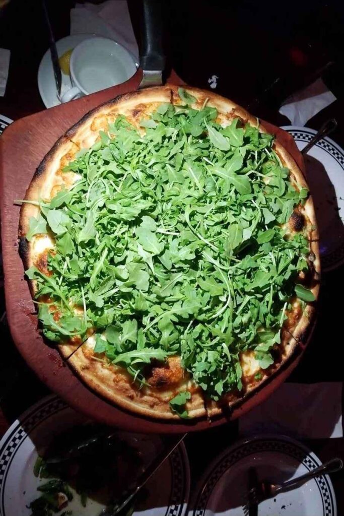 Arugula pizza