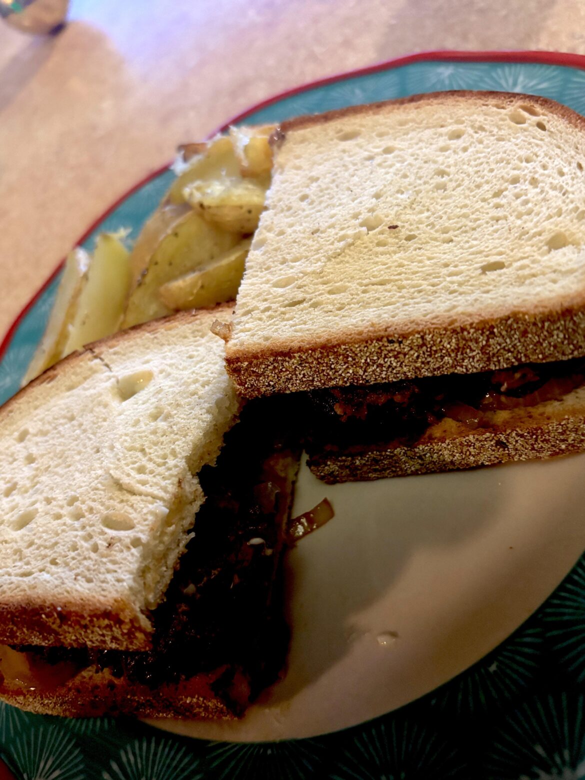 Caramelized Onion Meatloaf Sandwhiches