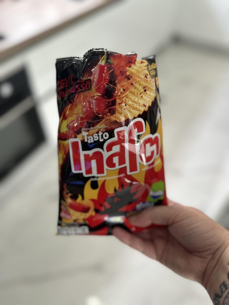 My new favorite chips in Thailand. “Devil” spicy. Full of dried chilies 🌶️🌶️🌶️
