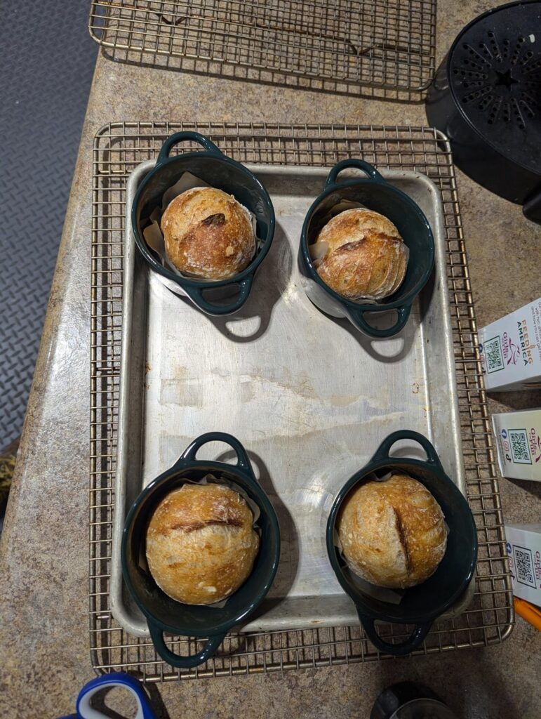 Itty bitty bread bowls! Itty bitty bread bowls!