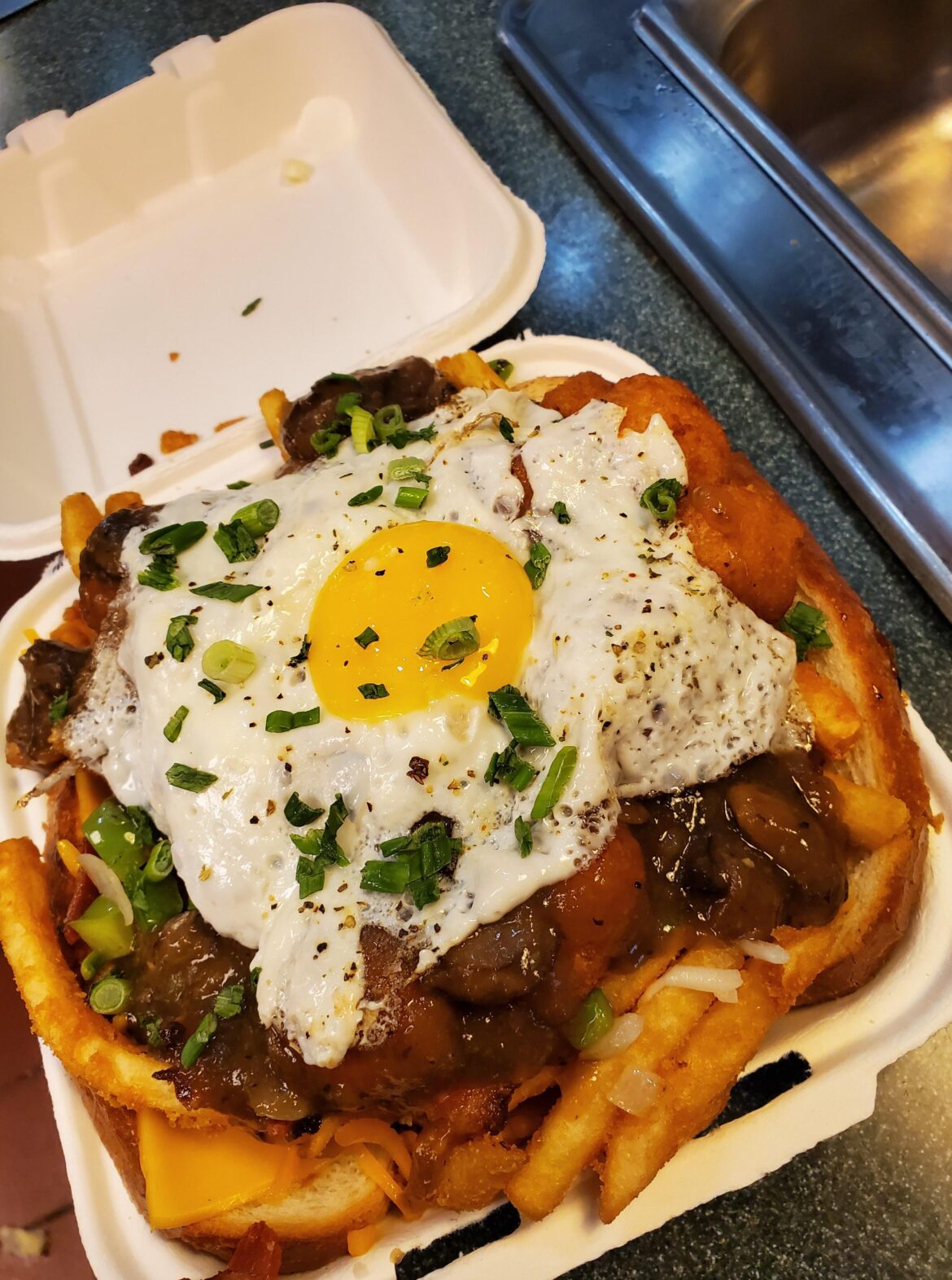 Sunny side on poutine