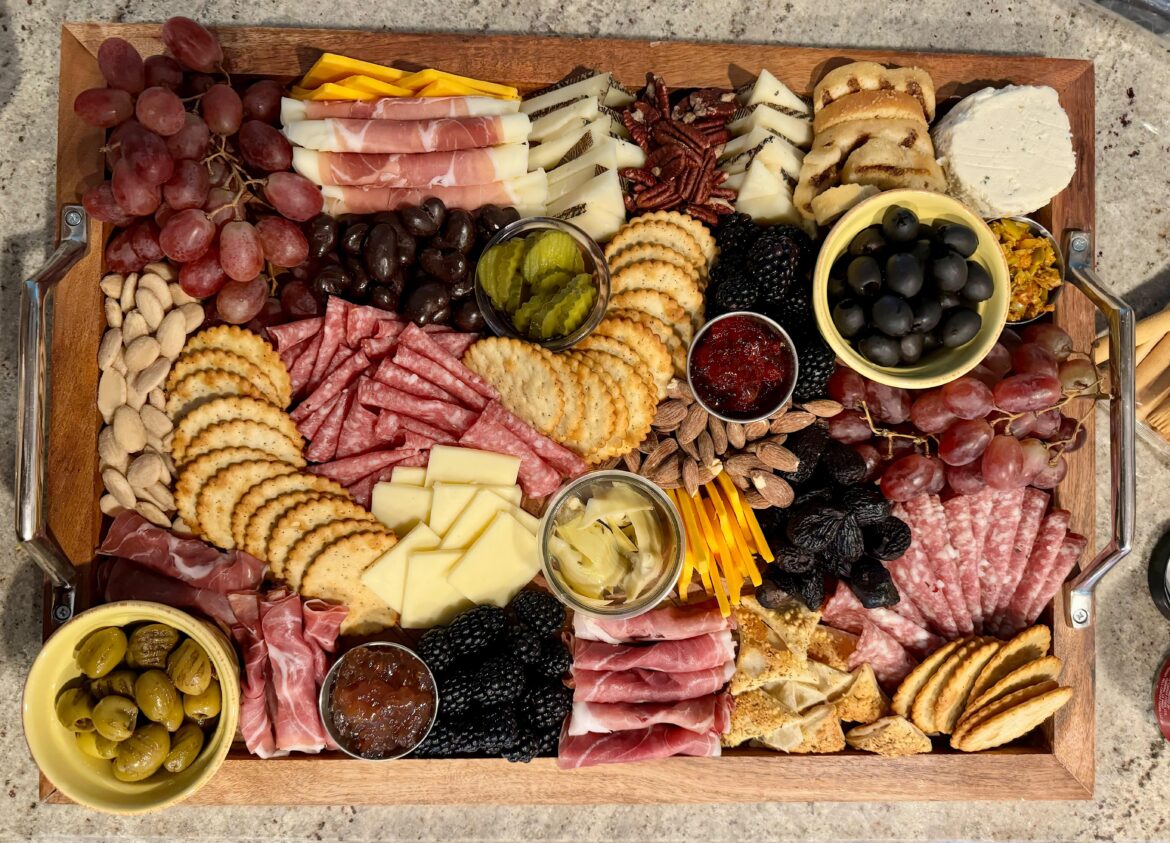 Friendsgiving Board 🍂🍁🍃🍇🧀