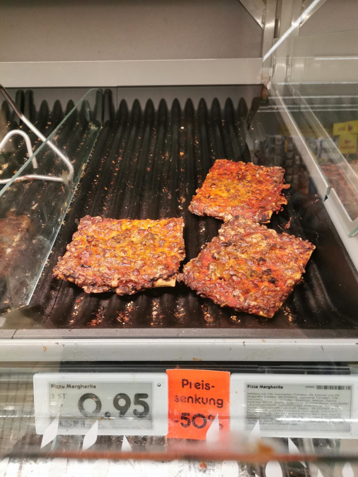 "Pizza Margherita" at the local NETTO Supermarket (Germany)