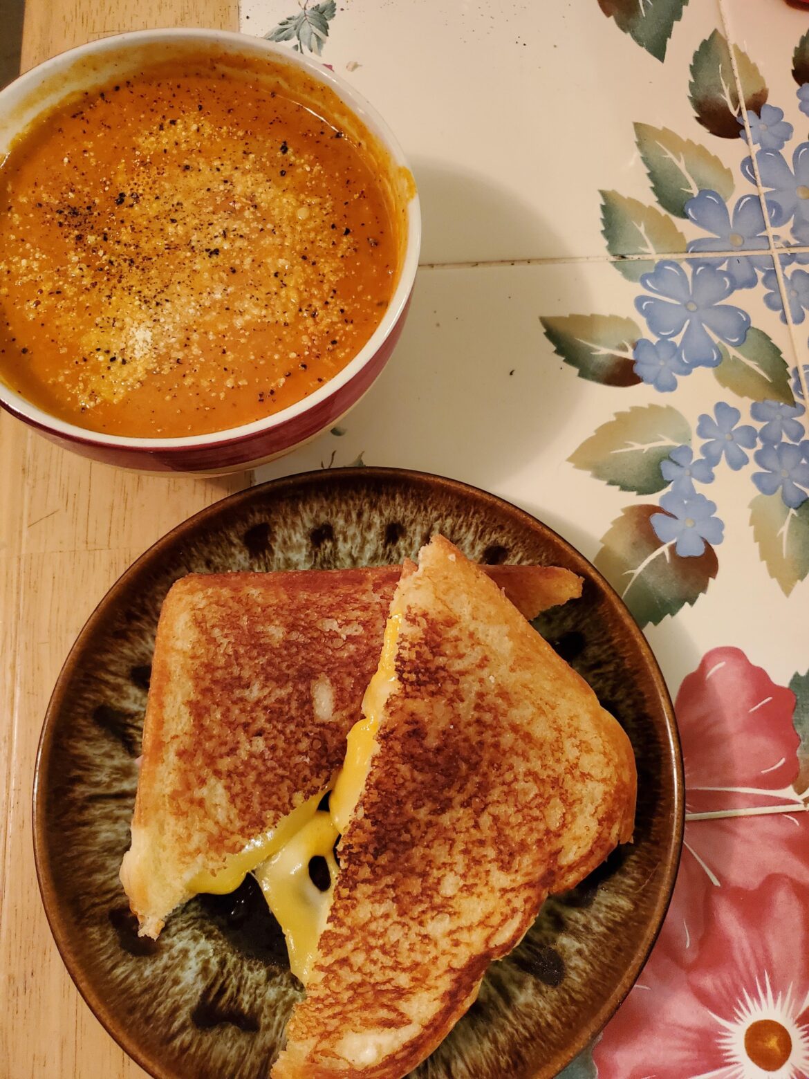 Good rainy and windy day for a grilled cheese and tomato soup