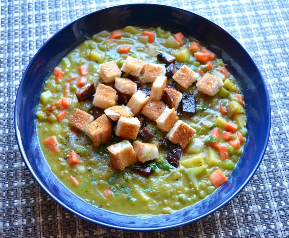 Pea soup with croutons and tofu bacon bits. 369 cal, 26 g protein