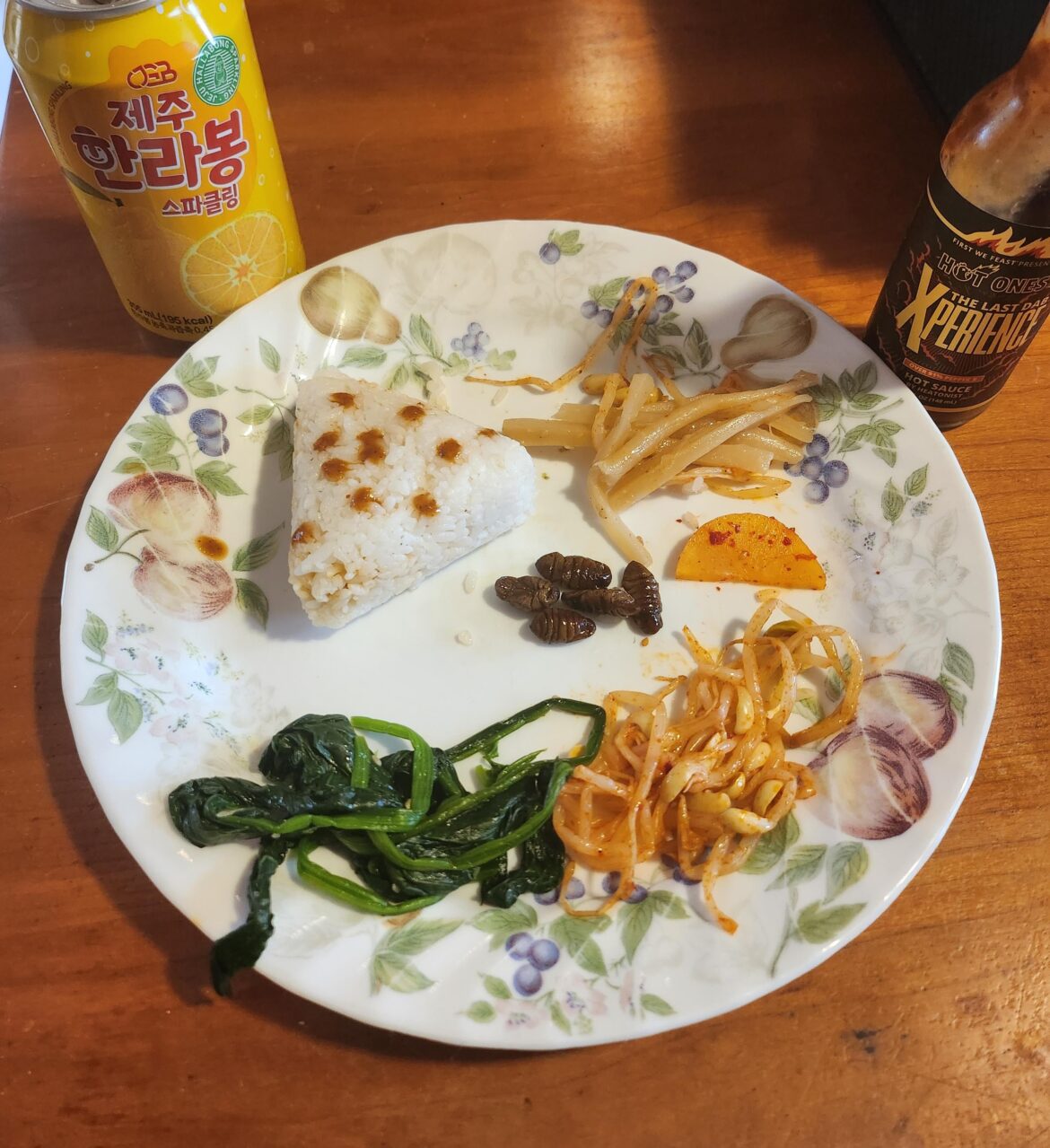 H-Mart breakfast had to spice up the samgak kimbap and Beondegi with Xperience 10/10