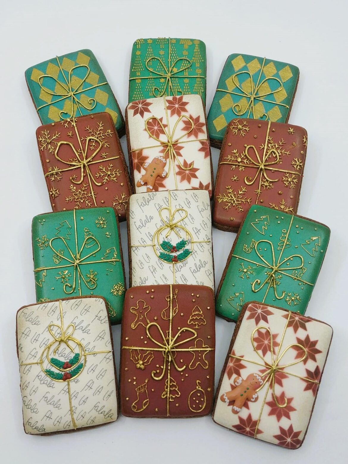 Chocolate Brownie Sugar Cookie Presents- Some stenciling, airbrushing + hand-piping/writing, followed by some Jenna Rae's gold. I airbrushed the edges in 'Harvest Brown' to give them a vintage look. I will post the recipe in the next post.