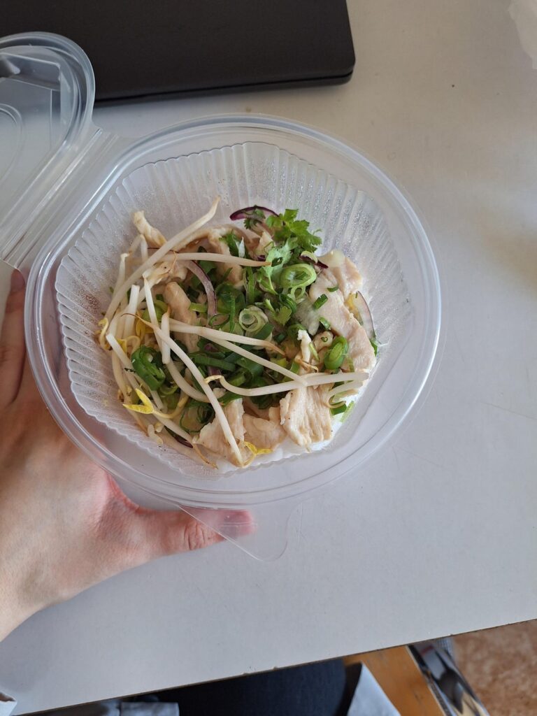 Calories in this small chicken Pho Bo? The broth is 0.75L