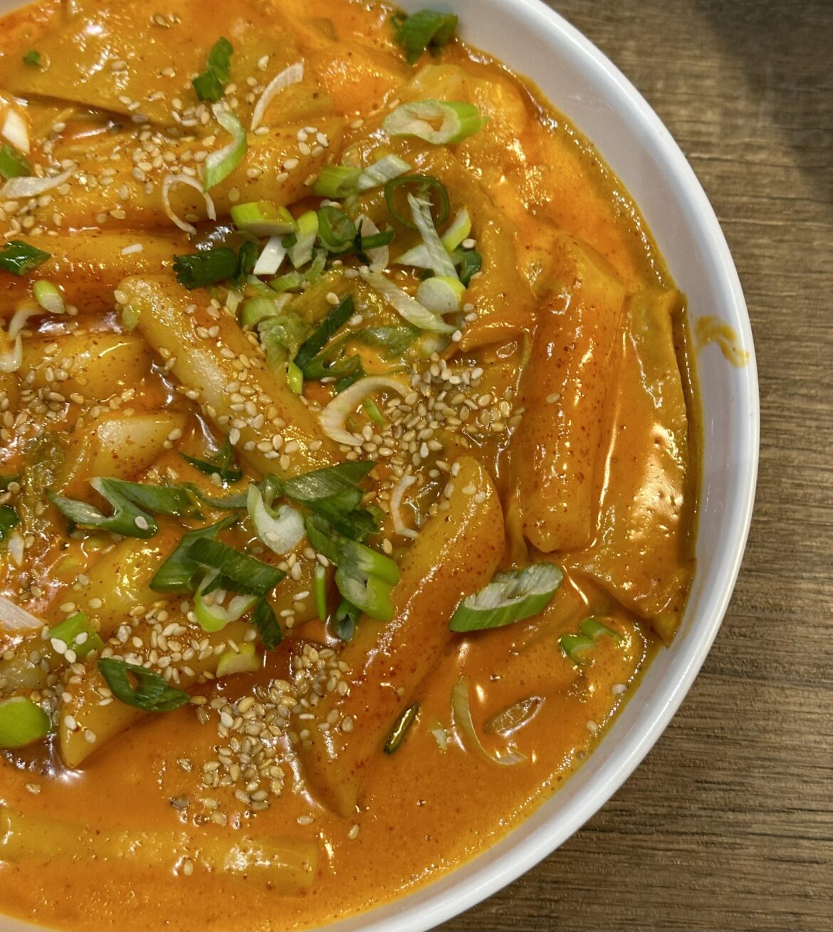 로제 떡볶이 (Rosé Tteokbokki) from bb.q Chicken