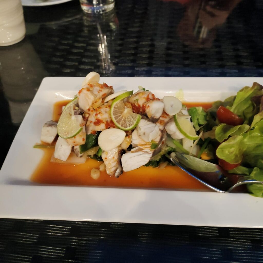 Dinner last night. Vegetable soup, lemon steamed Rock Cod, Alloy Ma Ma, Yum Yum Cost me 369 THB or $10.61 Can't even get a Big Mac meal for that price in the US. Best reason to live in Thailand.