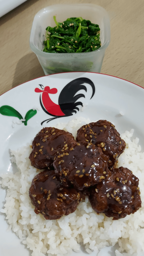 Spinach (sigeumchi-namul) with bulgogi beef patties on japanese rice