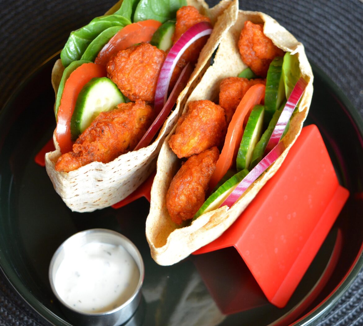 Daring buffalo chik'n pieces are GOOOD! Served them with Just Ranch mixed with vegan yogurt. 359 cals for everything on the plate.