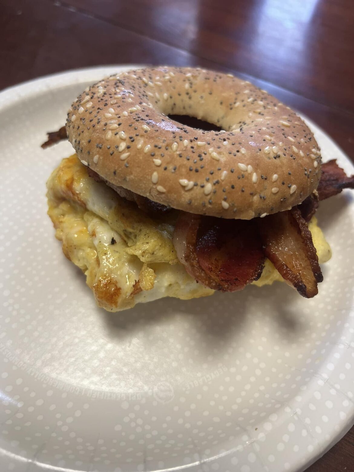 Bagel sandwich with egg and crispy bacon