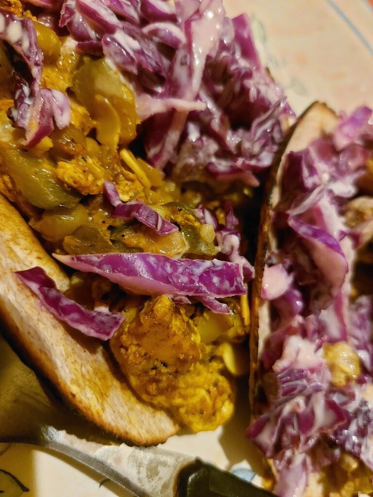 Vegetarian tacos with scrambled zucchini + crispy and spicy slices of red cabbage. Very delicious!