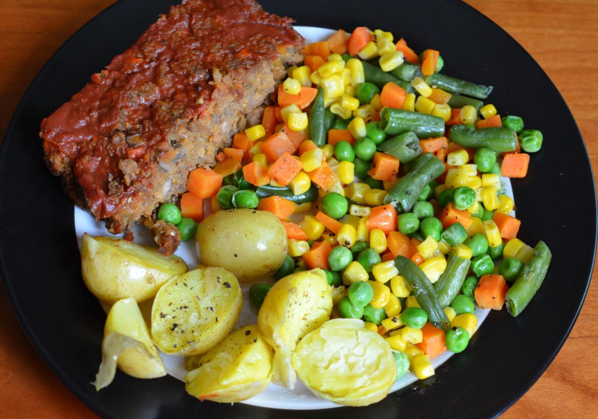 (385 cal, 26 P) Meatless meatloaf with potatoes and buttery mixed veggies