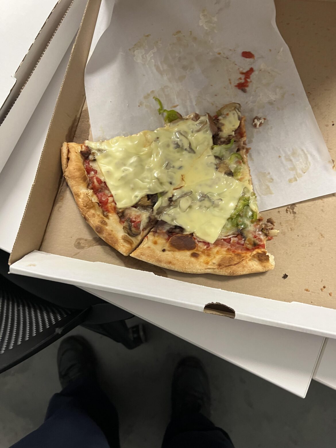 Philly cheesesteak pizza