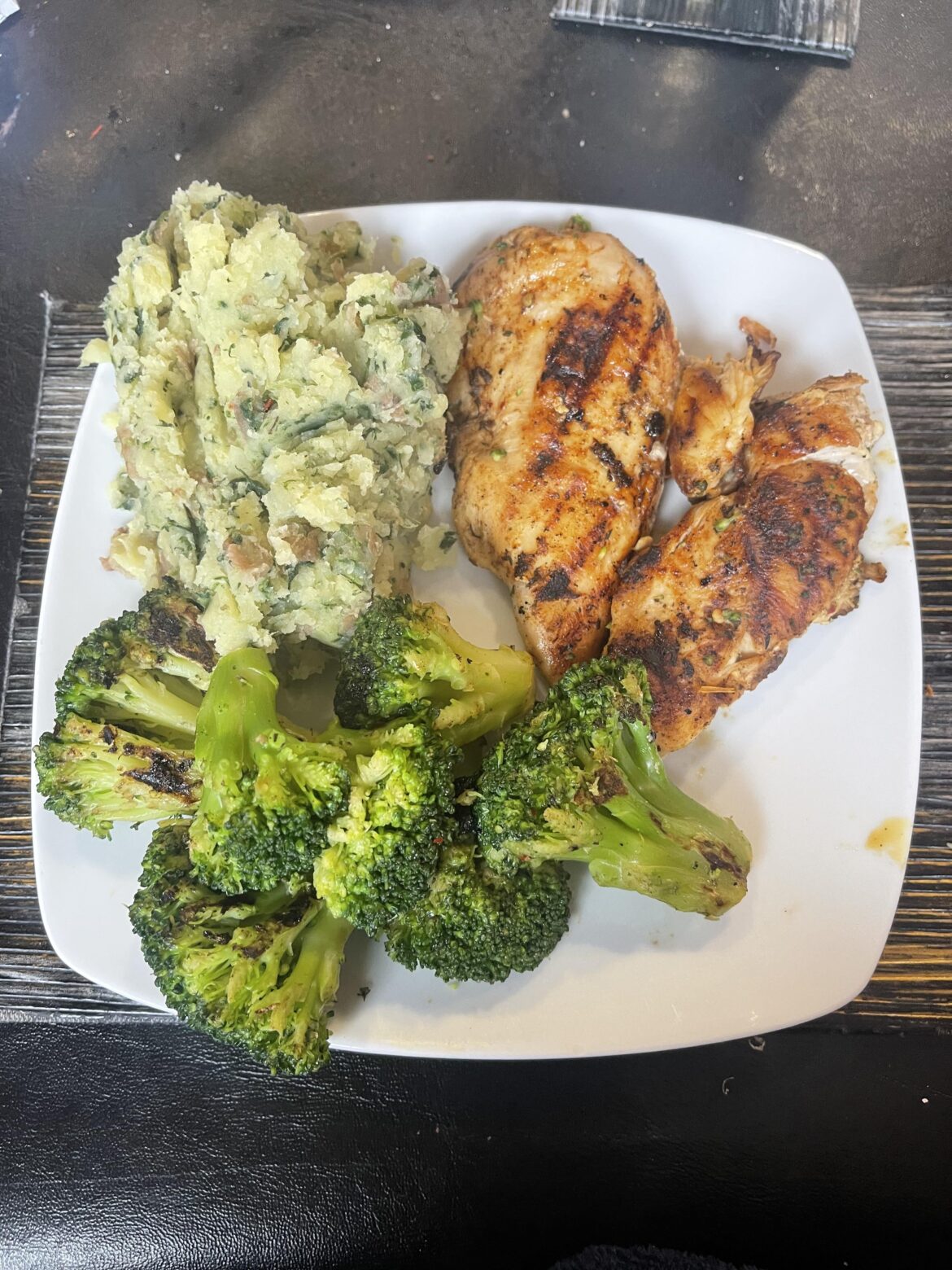 Had a quarter life crisis so I made mash with spinach, chicken steak and broccoli.