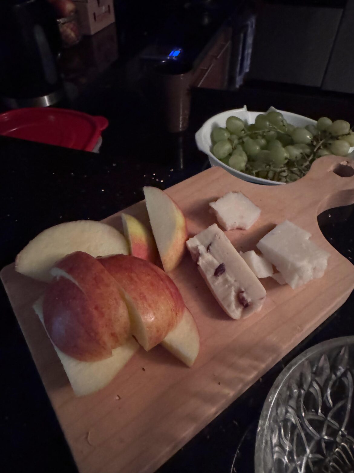 Evening snack: Envy apples, Cranberry Cheddar and Manchego