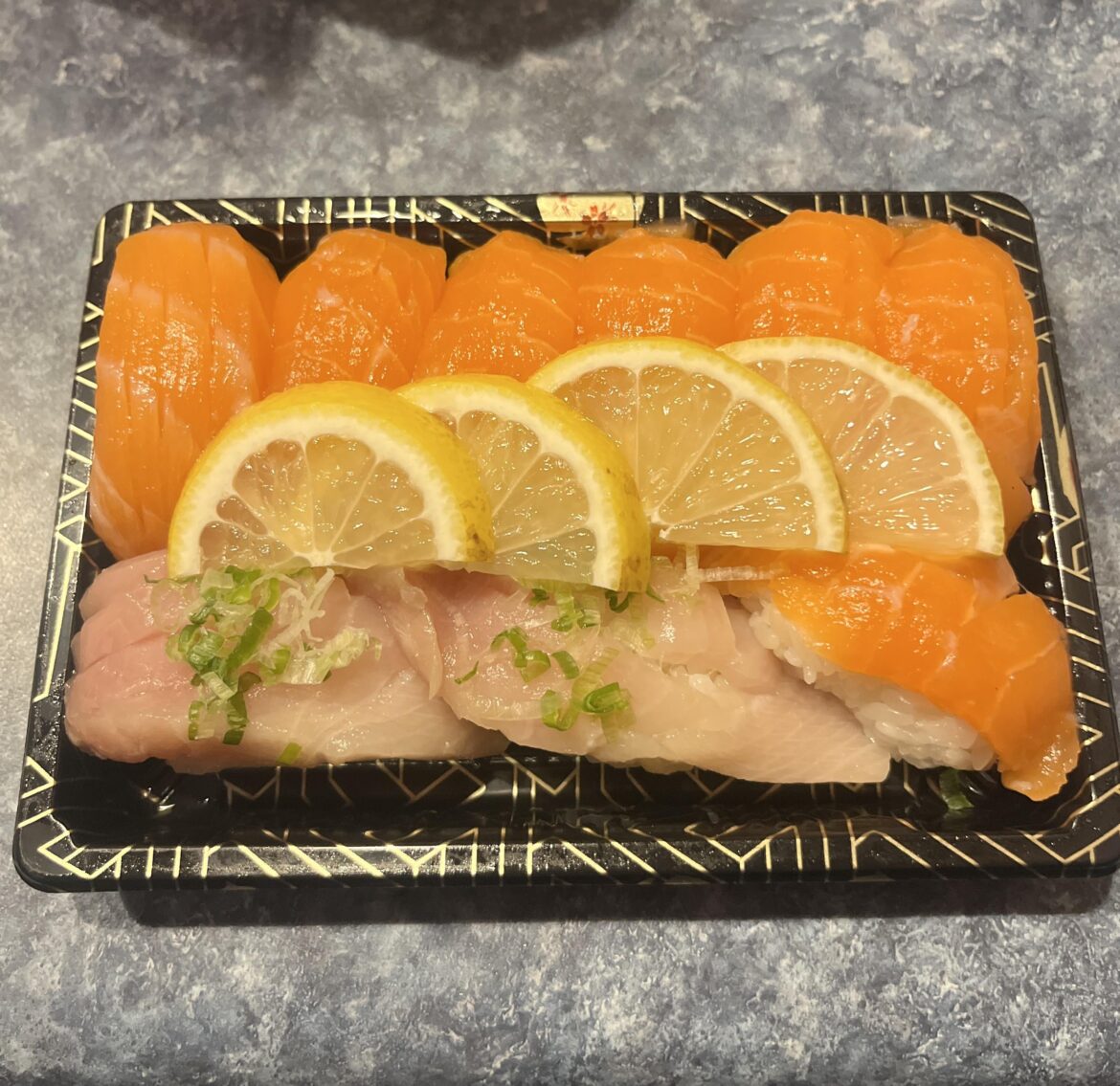 Wasn’t a fan of the lemon flavor, but hey it looked fancy 😂🍣