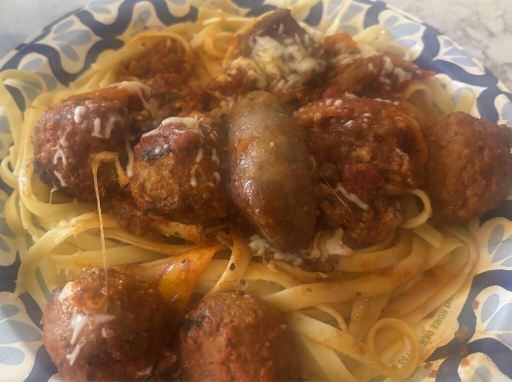 Spaghetti and meatballs w/ Italian sausage, I have the rough weight of everything laid out but I want a second opinion. Is 1300 a good estimate? Details in comments