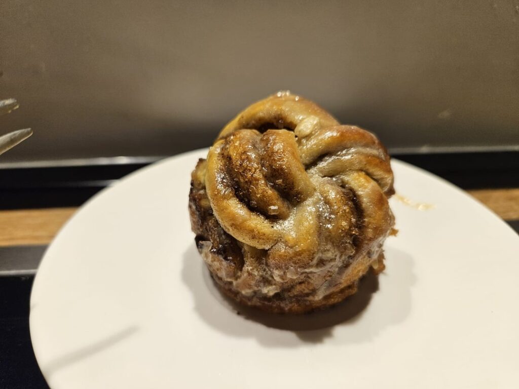 Braided cinnamon knots