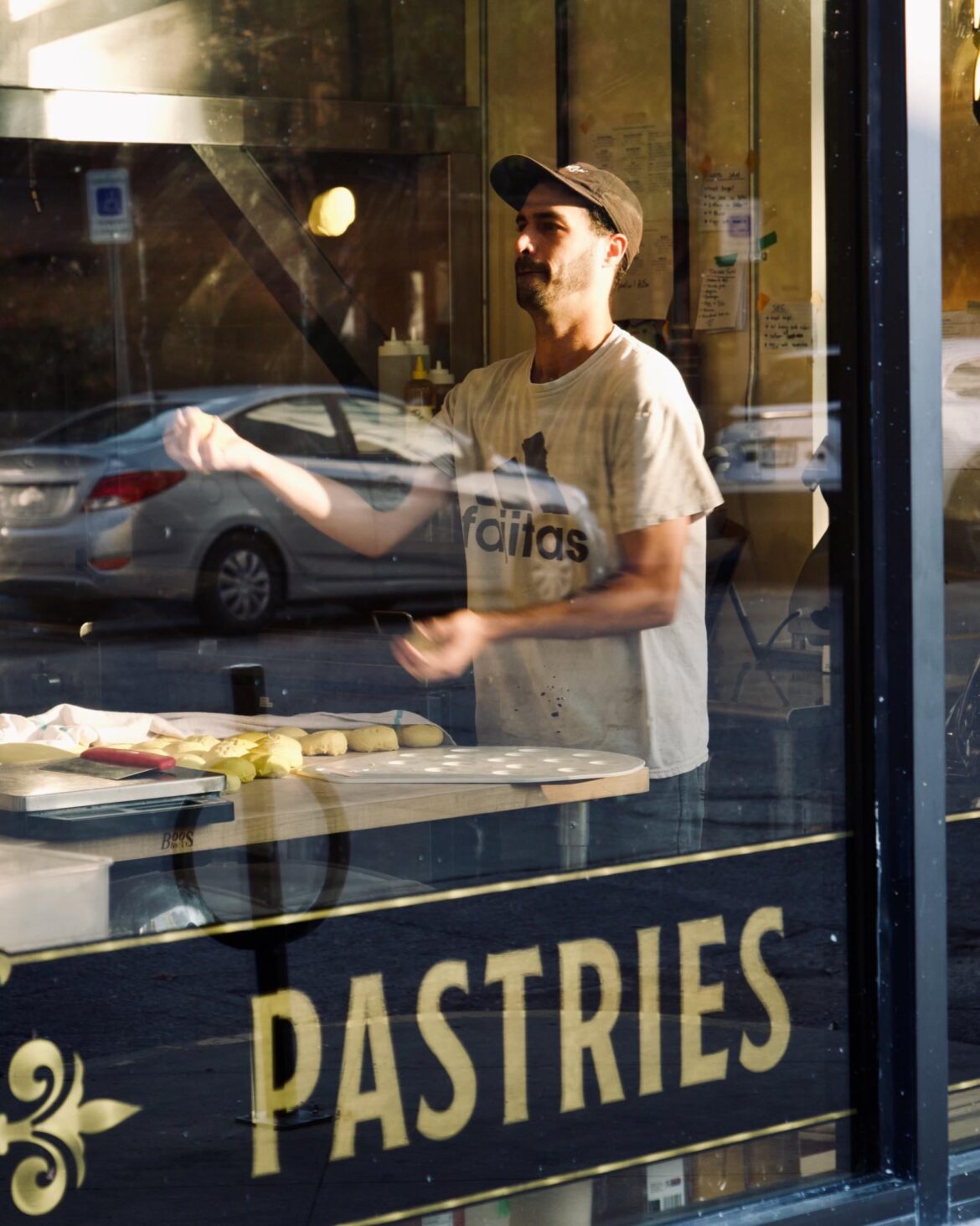 People like to stop and watch often so I like to pretend that it’s my stage rather than feel like I’m in a cage behind the window 😂🤹‍♀️🥯