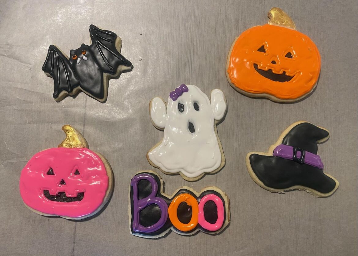 Omg my friend makes amazing cookies. I can only hope to be as good one day. She has a skill i think what do yall think?