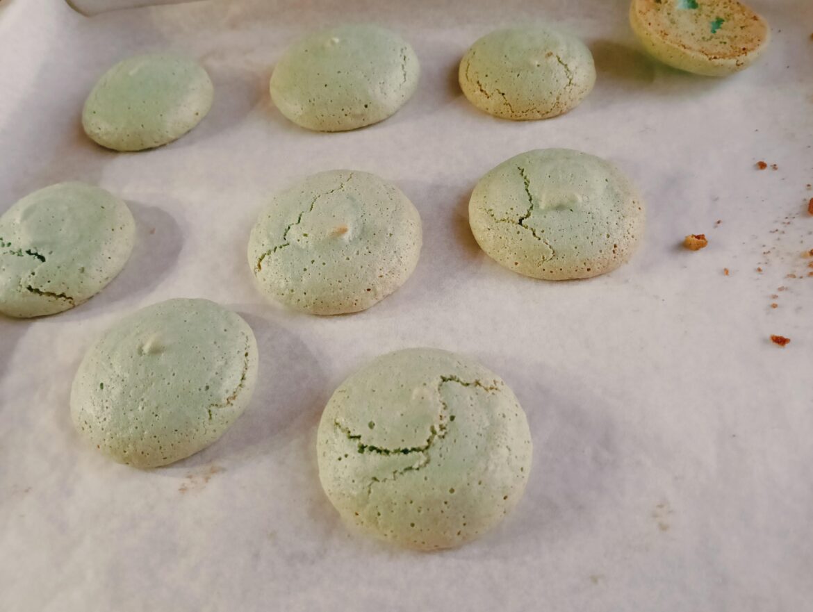 My macarons cracked and have no feet