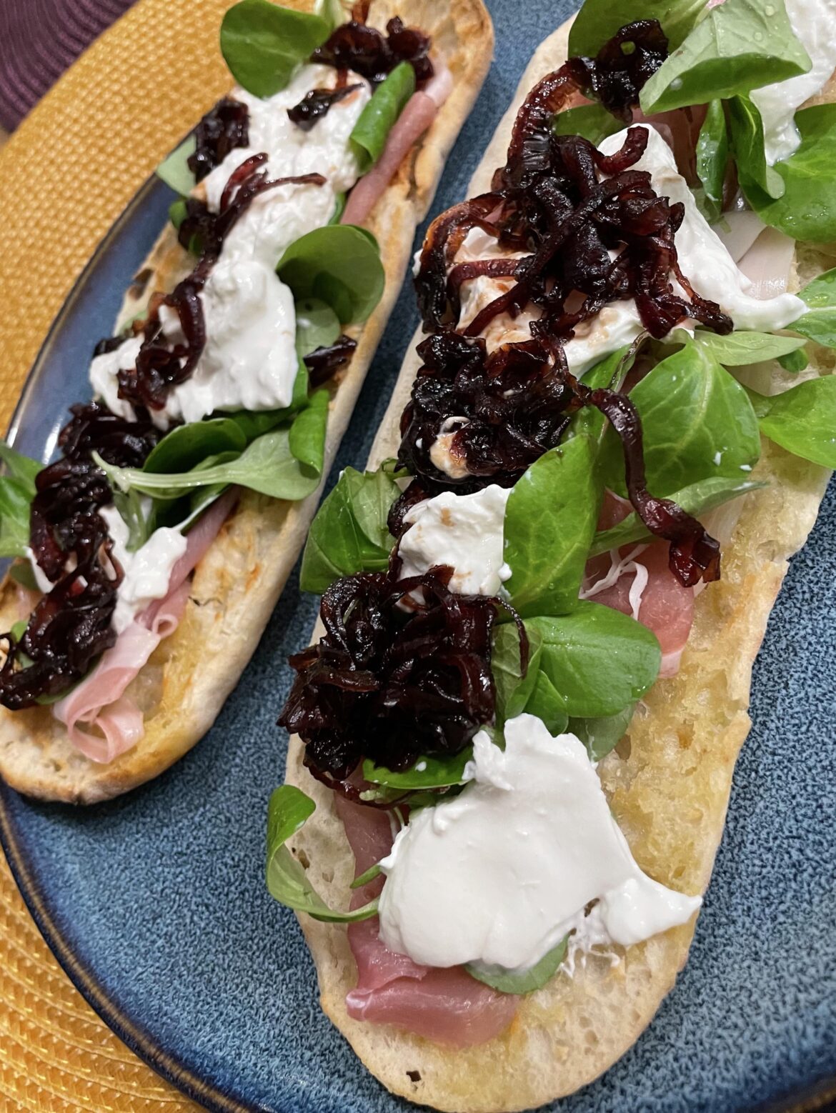 Prosciutto, burrata, lamb’s lettuce & red onion chutney on saltimbocca bread