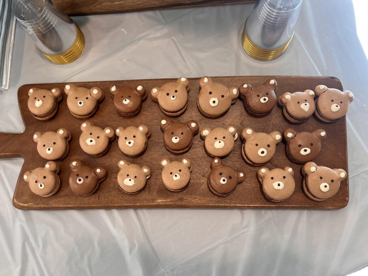 Teddy bear macarons with cracked ears