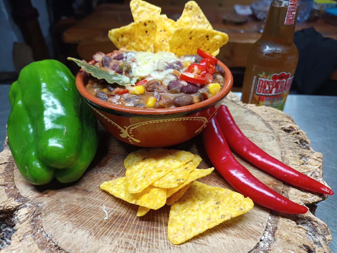 When the cold arrives i make chili to warm my body and soul🥵